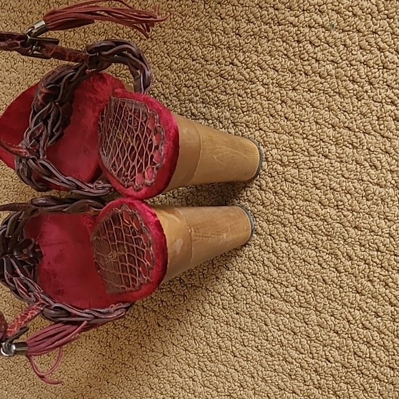 Leather burgundy red Nine West tassel heels 7M - Picture 7 of 9